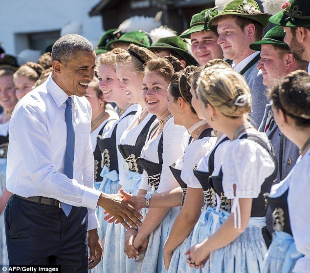 Βόλτα στην εξοχή για Μέρκελ και Ομπάμα: Ηπιαν μπύρες και έφαγαν λουκάνικα για πρωινό [εικόνες] | iefimerida.gr 5