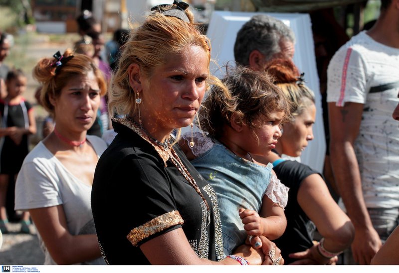 Αμφισσα: Οργή και οδύνη στην κηδεία της 13χρονης -Οδοφράγματα και φωτιές στην εθνική [εικόνες & βίντεο] | iefimerida.gr 5