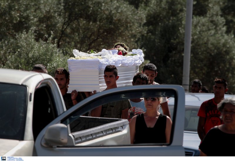 Αμφισσα: Οργή και οδύνη στην κηδεία της 13χρονης -Οδοφράγματα και φωτιές στην εθνική [εικόνες & βίντεο] | iefimerida.gr 7