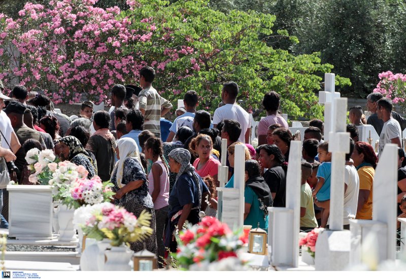 Αμφισσα: Οργή και οδύνη στην κηδεία της 13χρονης -Οδοφράγματα και φωτιές στην εθνική [εικόνες & βίντεο] | iefimerida.gr 9