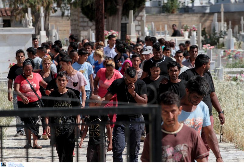 Αμφισσα: Οργή και οδύνη στην κηδεία της 13χρονης -Οδοφράγματα και φωτιές στην εθνική [εικόνες & βίντεο] | iefimerida.gr 10