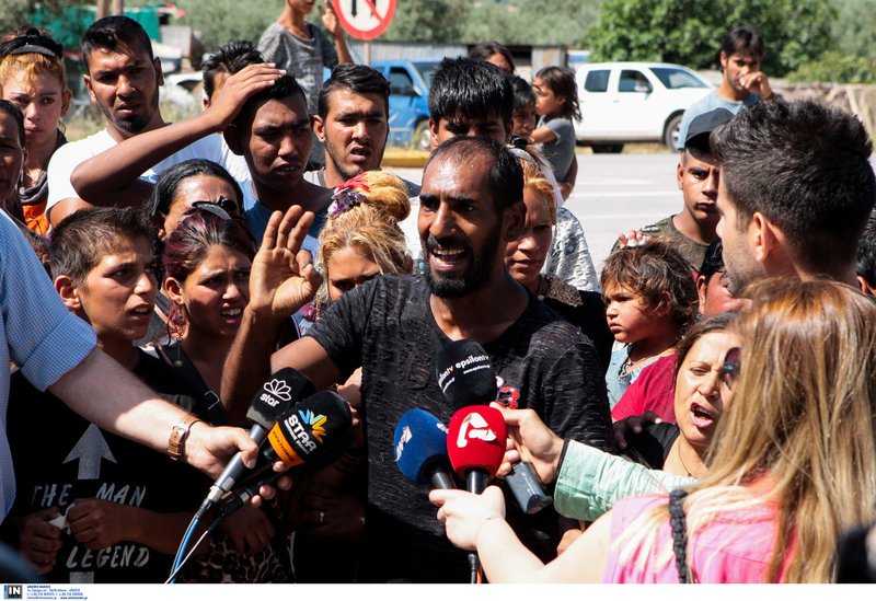 Αμφισσα: Οργή και οδύνη στην κηδεία της 13χρονης -Οδοφράγματα και φωτιές στην εθνική [εικόνες & βίντεο] | iefimerida.gr 1