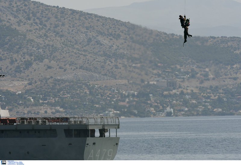 Εντυπωσιακές εικόνες από την άσκηση των Ειδικών Δυνάμεων «Καταιγίδα 2018-Salamis Storm» | iefimerida.gr 17