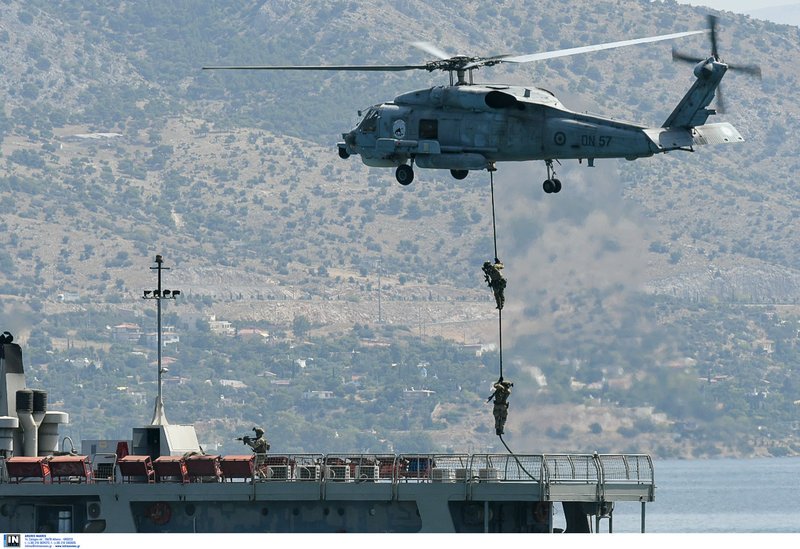 Εντυπωσιακές εικόνες από την άσκηση των Ειδικών Δυνάμεων «Καταιγίδα 2018-Salamis Storm» | iefimerida.gr 15