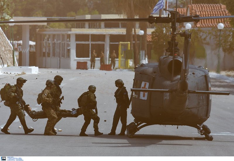 Εντυπωσιακές εικόνες από την άσκηση των Ειδικών Δυνάμεων «Καταιγίδα 2018-Salamis Storm» | iefimerida.gr 3