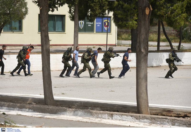 Εντυπωσιακές εικόνες από την άσκηση των Ειδικών Δυνάμεων «Καταιγίδα 2018-Salamis Storm» | iefimerida.gr 4