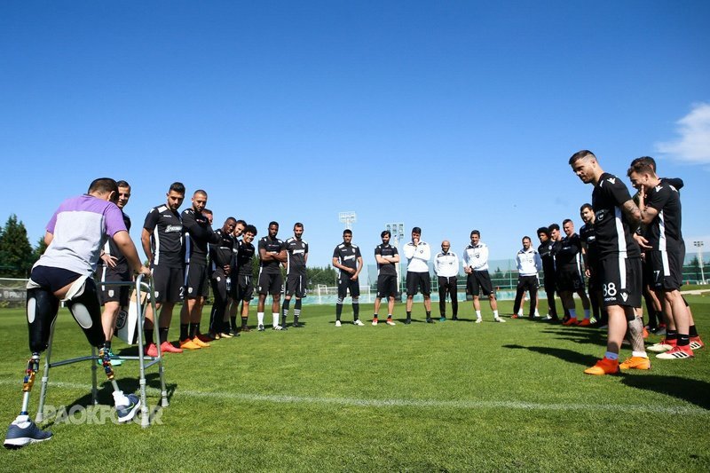 Ο πραγματικός νικητής: Ο μικρός Ιησούς έβαλε προσθετικά μέλη και πήγε στην προπόνηση του ΠΑΟΚ όρθιος [εικόνες & βίντεο] | iefimerida.gr 2