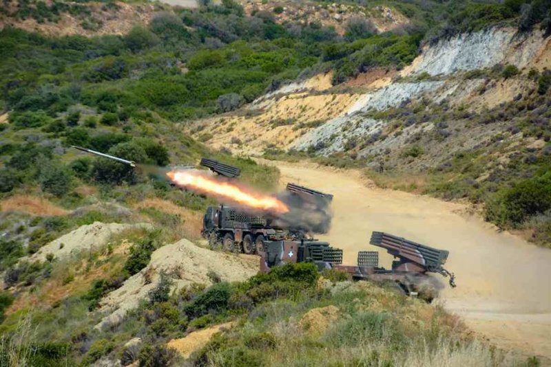 Ασκηση της 1ης Στρατιάς: Βολές με κάθε σύστημα και μέσο πυρός [εντυπωσιακές εικόνες] | iefimerida.gr 1