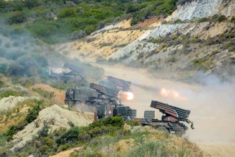 Ασκηση της 1ης Στρατιάς: Βολές με κάθε σύστημα και μέσο πυρός [εντυπωσιακές εικόνες] | iefimerida.gr 2