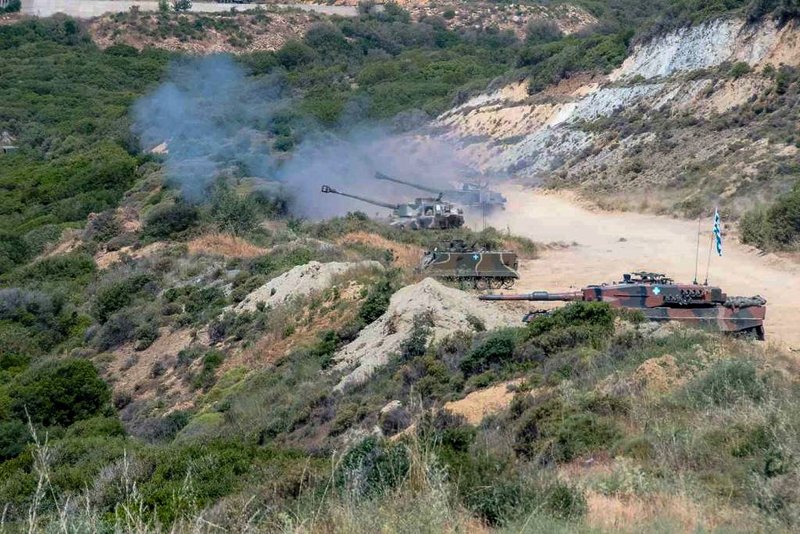 Ασκηση της 1ης Στρατιάς: Βολές με κάθε σύστημα και μέσο πυρός [εντυπωσιακές εικόνες] | iefimerida.gr 5