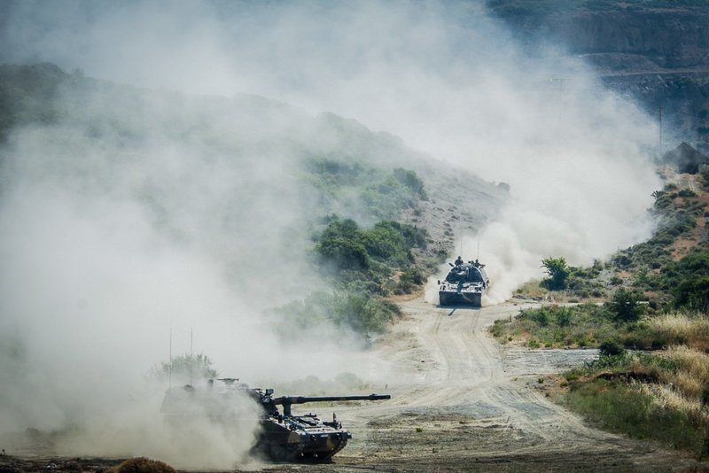 Ασκηση της 1ης Στρατιάς: Βολές με κάθε σύστημα και μέσο πυρός [εντυπωσιακές εικόνες] | iefimerida.gr 10