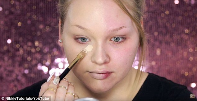 Το θαύμα του μέικ απ: Διάσημη μακιγιέζ βάφει μόνο το μισό πρόσωπό της και σοκάρει [εικόνες] | iefimerida.gr 2