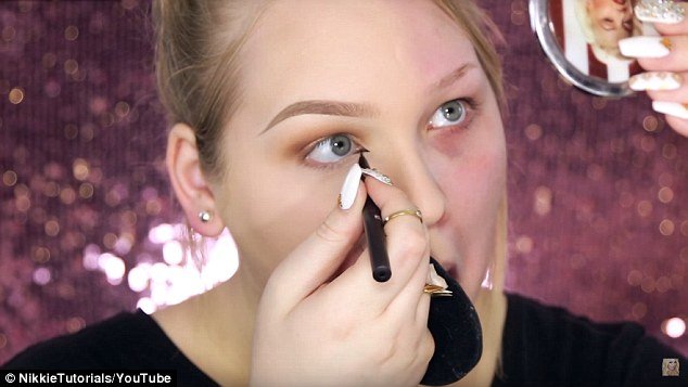 Το θαύμα του μέικ απ: Διάσημη μακιγιέζ βάφει μόνο το μισό πρόσωπό της και σοκάρει [εικόνες] | iefimerida.gr 5