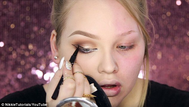 Το θαύμα του μέικ απ: Διάσημη μακιγιέζ βάφει μόνο το μισό πρόσωπό της και σοκάρει [εικόνες] | iefimerida.gr 6