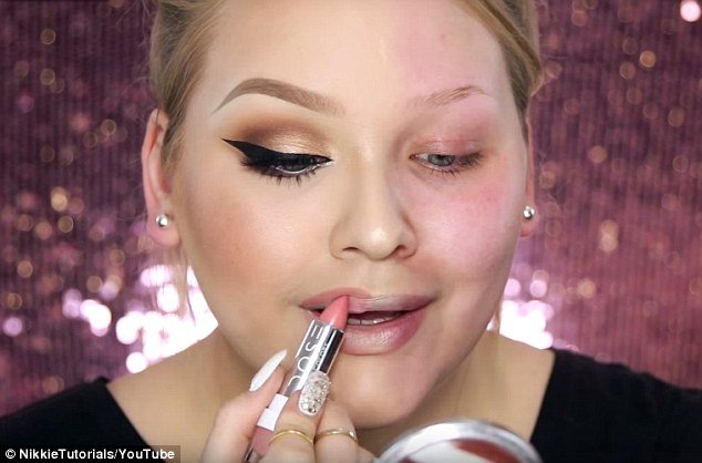 Το θαύμα του μέικ απ: Διάσημη μακιγιέζ βάφει μόνο το μισό πρόσωπό της και σοκάρει [εικόνες] | iefimerida.gr 7