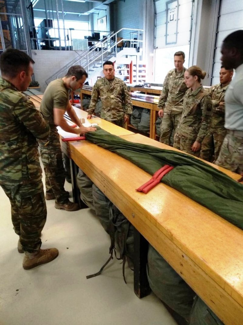 Ελληνες υπαξιωματικοί αλεξιπτωτιστές σε διεθνή εβδομάδα άλματος -«Βούτηξαν» στη Γερμανία [εικόνες] | iefimerida.gr 19