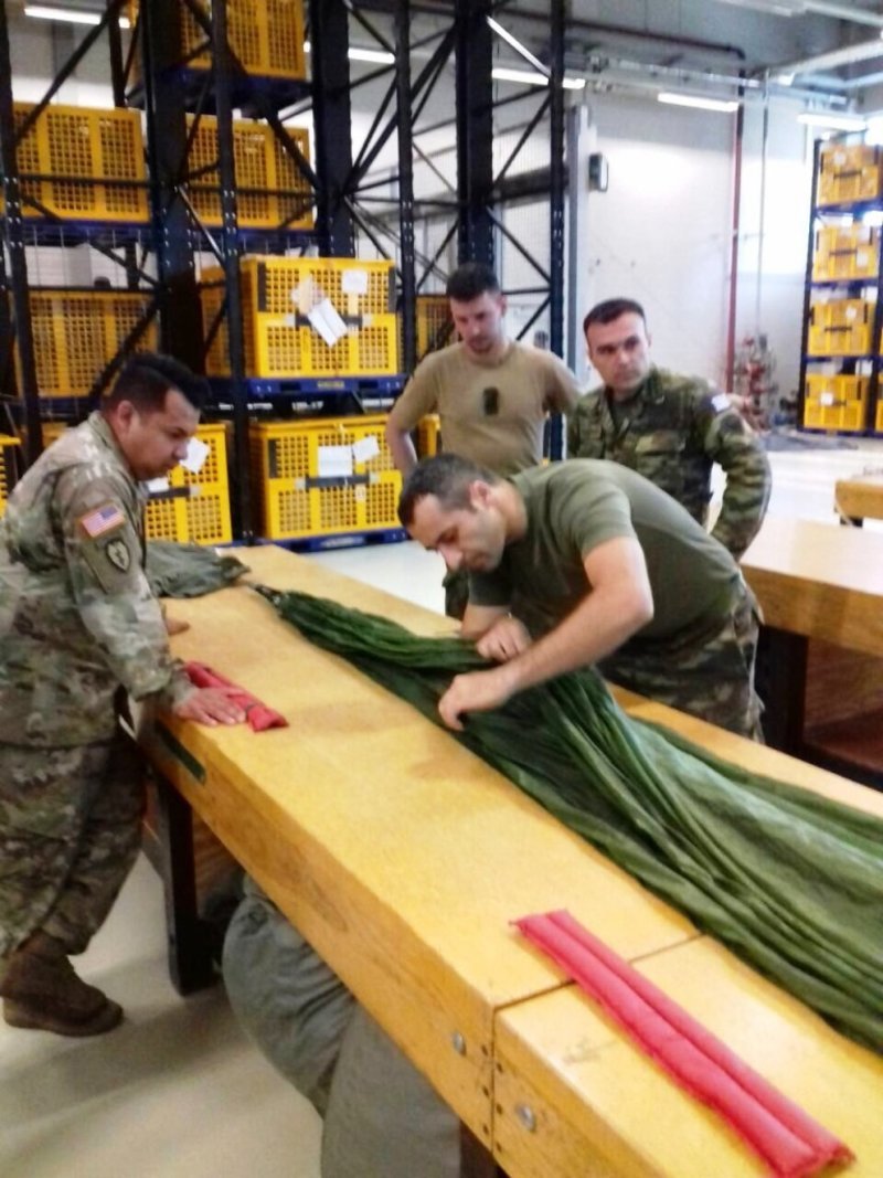 Ελληνες υπαξιωματικοί αλεξιπτωτιστές σε διεθνή εβδομάδα άλματος -«Βούτηξαν» στη Γερμανία [εικόνες] | iefimerida.gr 4