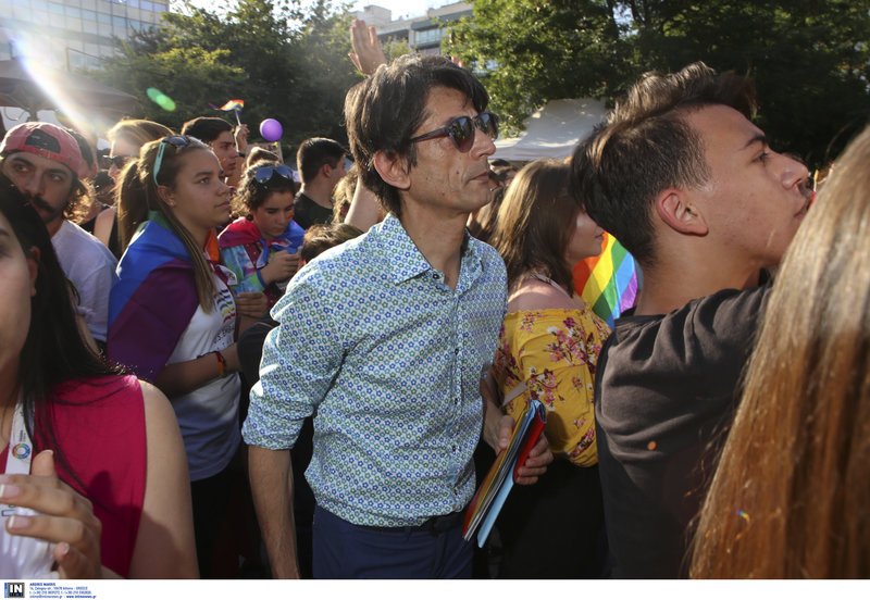 Athens Pride, Παρούσα: Ξέφρενο πάρτι με πολύχρωμες παρουσίες [εικόνες & βίντεο] | iefimerida.gr 2