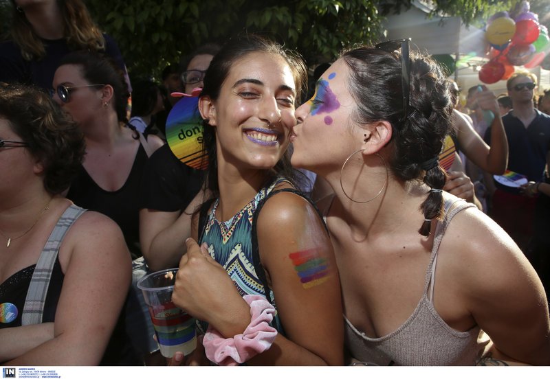 Το 14ο Athens Pride μέσα από 40 καρέ -Ολα όσα έγιναν στο ξέφρενο πάρτι στο Σύνταγμα [εικόνες] | iefimerida.gr 35