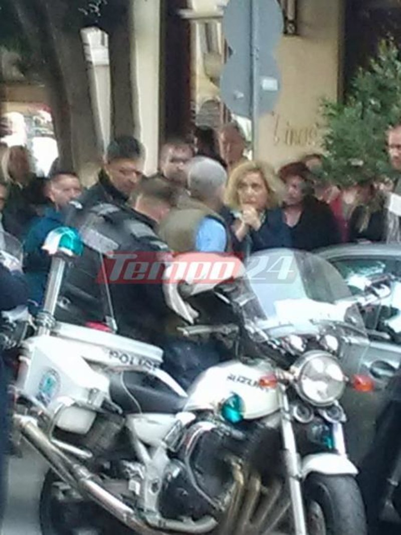 Απίστευτο: Οδηγός στην Πάτρα πάρκαρε σε θέση αναπήρων, του πήραν τις πινακίδες και χτύπησε αστυνομικό [εικόνες] | iefimerida.gr 4