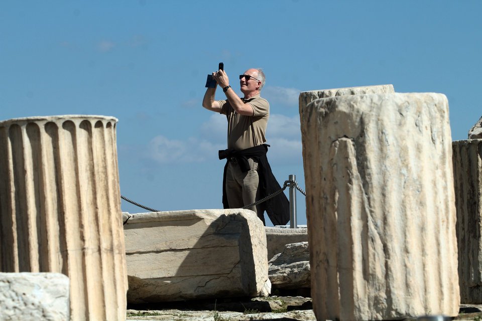 H Aθήνα μέσα από τα μάτια των τουριστών: Αρχαία, σουβλάκια, σανδάλια και Zorbas [εικόνες] | iefimerida.gr 0