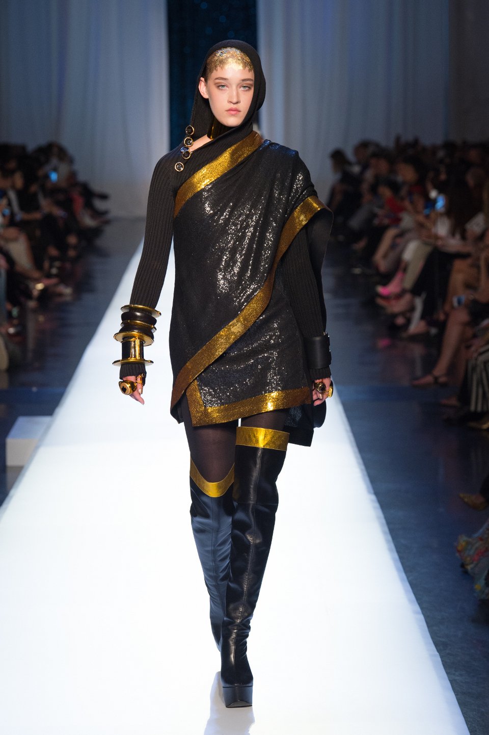 Φουστανέλες διά χειρός Ζαν Πολ Γκοτιέ -Η πολυσυζητημένη επίδειξη στο Μουσείο Μπενάκη με είσοδο 1.000 ευρώ [εικόνες] | iefimerida.gr 2