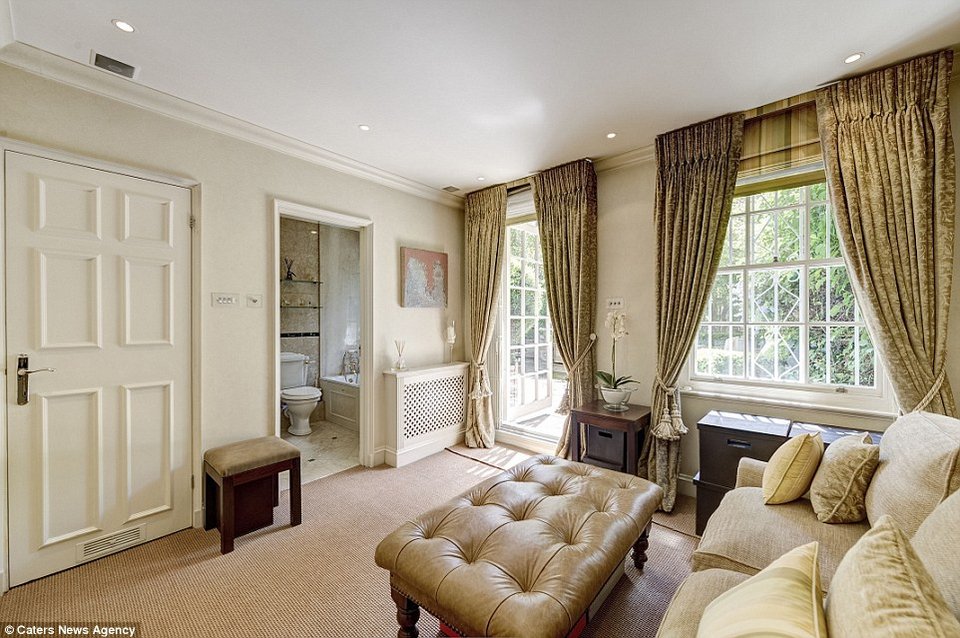 Το φωτεινό διαμέρισμα του Ωνάση και της Τζάκι στο Λονδίνο πωλείται αντί 8,3 εκατ. ευρώ [εικόνες] | iefimerida.gr 3