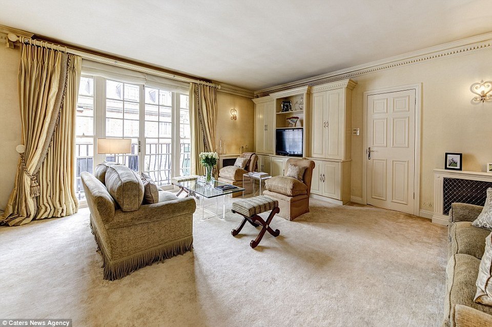 Το φωτεινό διαμέρισμα του Ωνάση και της Τζάκι στο Λονδίνο πωλείται αντί 8,3 εκατ. ευρώ [εικόνες] | iefimerida.gr 14