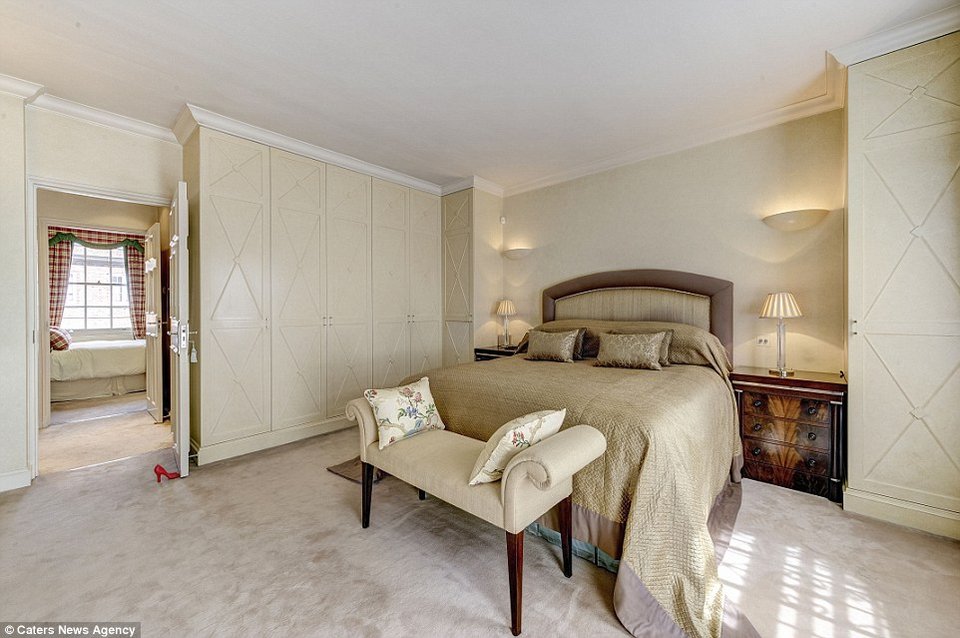 Το φωτεινό διαμέρισμα του Ωνάση και της Τζάκι στο Λονδίνο πωλείται αντί 8,3 εκατ. ευρώ [εικόνες] | iefimerida.gr 11