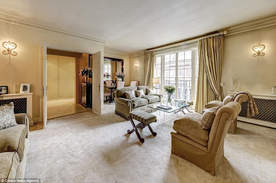 Το φωτεινό διαμέρισμα του Ωνάση και της Τζάκι στο Λονδίνο πωλείται αντί 8,3 εκατ. ευρώ [εικόνες] | iefimerida.gr 1