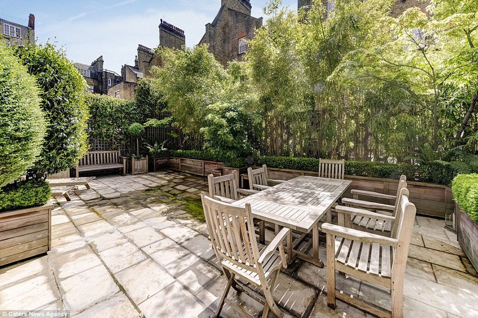 Το φωτεινό διαμέρισμα του Ωνάση και της Τζάκι στο Λονδίνο πωλείται αντί 8,3 εκατ. ευρώ [εικόνες] | iefimerida.gr 2