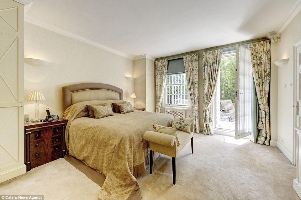 Το φωτεινό διαμέρισμα του Ωνάση και της Τζάκι στο Λονδίνο πωλείται αντί 8,3 εκατ. ευρώ [εικόνες] | iefimerida.gr 10