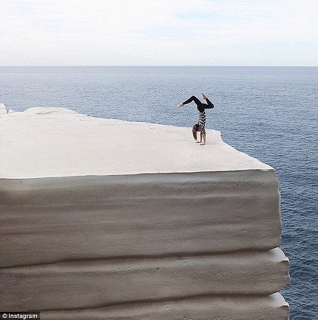 Κι όμως: Βράχος απειλείται με κατάρρευση λόγω των πολλών selfies [εικόνες] | iefimerida.gr 3