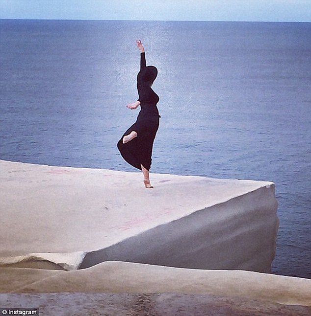 Κι όμως: Βράχος απειλείται με κατάρρευση λόγω των πολλών selfies [εικόνες] | iefimerida.gr 0