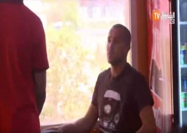 Φρικτή φάρσα: Εξτρεμιστές απήγαγαν ποδοσφαιριστή και τον πήγαν για εκτέλεση [εικόνες & βίντεο] | iefimerida.gr 0