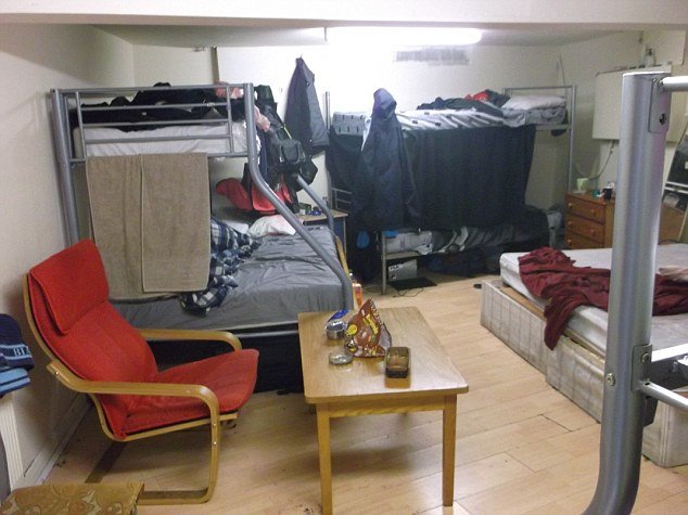 Οι συνθήκες διαβίωσης 26 ατόμων σε ένα διαμέρισμα στο Λονδίνο που σόκαραν τη Βρετανία [εικόνες] | iefimerida.gr 1