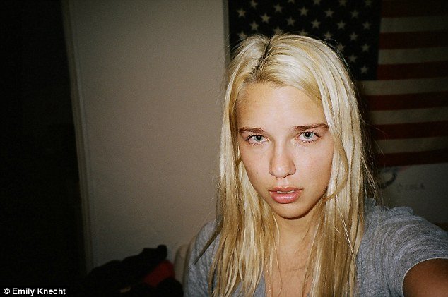 Δακρυσμένες selfies: Φωτογράφος απαθανατίζει κάθε φορά που κλαίει [εικόνες] | iefimerida.gr 1