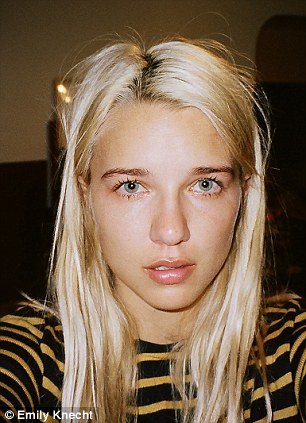 Δακρυσμένες selfies: Φωτογράφος απαθανατίζει κάθε φορά που κλαίει [εικόνες] | iefimerida.gr 2