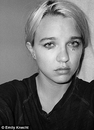 Δακρυσμένες selfies: Φωτογράφος απαθανατίζει κάθε φορά που κλαίει [εικόνες] | iefimerida.gr 6