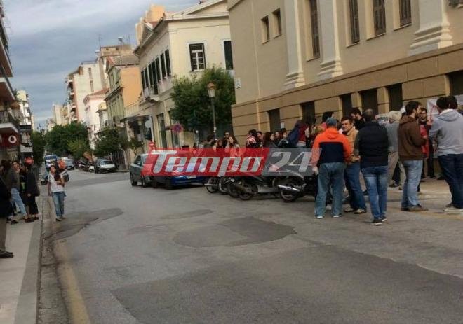 Επεισόδια σε πλειστηριασμό στη Θεσσαλονίκη -Φυγαδεύτηκε η  πρόεδρος των συμβολαιογράφων [βίντεο] | iefimerida.gr 0