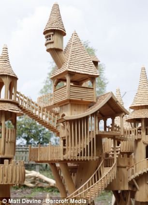 Ενοχλητικά δέντρα, μετατρέπονται σε σκαλιστά έργα τέχνης [εικόνες] | iefimerida.gr 3