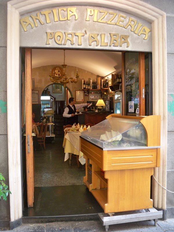 Αυτή είναι η πρώτη πιτσαρία στον κόσμο -Εκανε εγκαίνια το 1830 [εικόνες] | iefimerida.gr 1