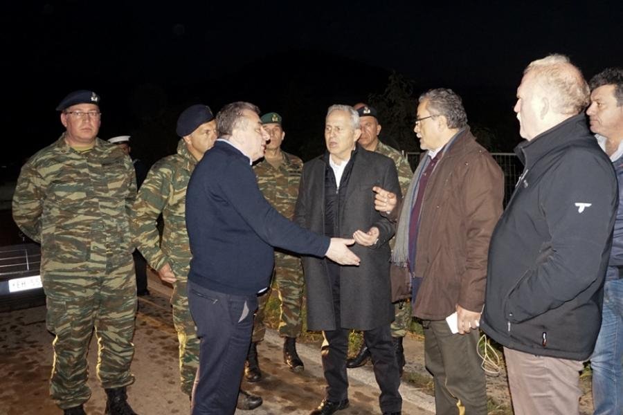 Αποστολάκης: Με γέφυρες του στρατού η αποκατάσταση της κυκλοφορίας στα Χανιά [εικόνες] | iefimerida.gr 1