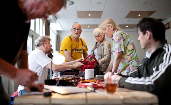 Repair café: Οι καφετέριες επιδιόρθωσης αντικειμένων είναι η νέα μόδα που εξαπλώνεται παντού | iefimerida.gr 0