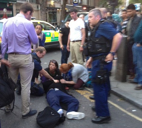 Εξι άνδρες με μπούρκα ληστεύουν κινηματογραφικά πολυκατάστημα στο Λονδίνο [εικόνες & βίντεο] | iefimerida.gr 2