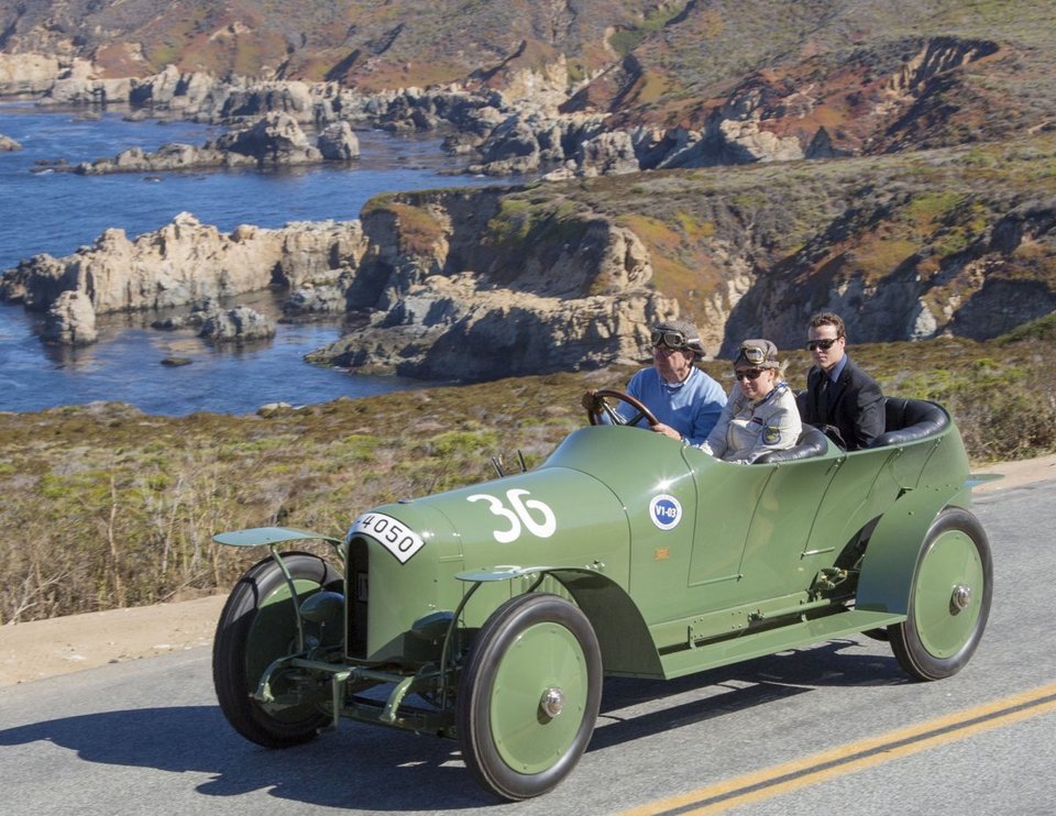Αυτοκίνητα έργα τέχνης σε έναν ιδιότυπο αγώνα δρόμου [εικόνες] | iefimerida.gr 1