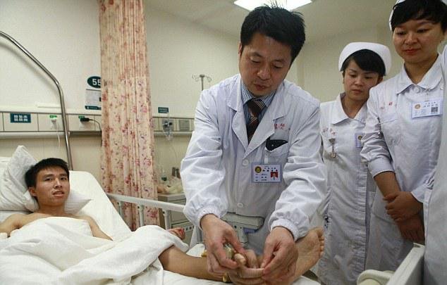 Τα πορτρέτα που νικάνε τον καρκίνο: Το εντυπωσιακό αισιόδοξο πρότζεκτ του ιδρύματος Mimi [βίντεο] | iefimerida.gr 1