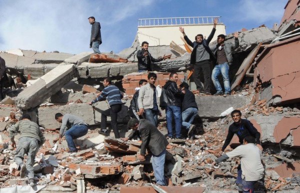 Τουλάχιστον 1.000 νεκροί- Τραγωδία στην  Τουρκία  [βίντεο - εικόνες] | iefimerida.gr 3