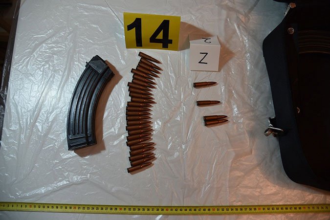 Φωτογραφίες μέσα από το κρησφύγετο του Πετρακάκου: Είχε κρυμμένο ένα ολόκληρο οπλοστάσιο [εικόνες] | iefimerida.gr 1