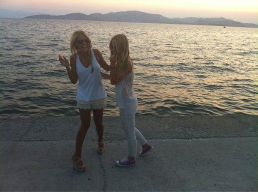 Η Έλενα Παπαβασιλείου κάνει κουπί φορώντας μπικίνι [εικόνες] | iefimerida.gr 3